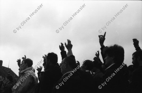 Image of sheet 19890430 photo 19: Landsgemeinde Appenzell 1989

An der Landsgemeinde in Hundwil, Appenzell Aussenrohden, stimmen die Männer zum letzten Mal unter sich ab. 05.89