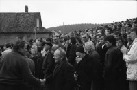 Image of sheet 19890430 photo 5: Landsgemeinde Appenzell 1989

An der Landsgemeinde in Hundwil, Appenzell Aussenrohden, stimmen die Männer zum letzten Mal unter sich ab. 05.89