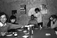 Image of sheet 19890440 photo 19: Andreas Hofer Architekt Kraftwerk. Paticia Moise Seiler (Networking) Cathy O'Hare an der Limmatstrasse 217. Essen. Haareschneiden. Zürich 1989 Wohnen