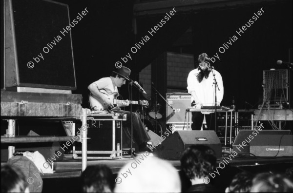 Image of sheet 19890450 photo 17: Fred Frith an einem Konzert mit ? der Japanerin. in der roten Fabrik am Taktlos Festival.