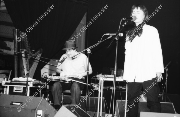 Image of sheet 19890450 photo 5: Fred Frith an einem Konzert mit ? der Japanerin. in der roten Fabrik am Taktlos Festival.