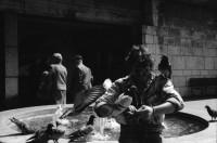 Image of sheet 19890470 photo 12: Ziviler Polizist mit Funk am Helvetiaplatz. drittes 3. Refugium der kurdischen Asylbewerber Innen. am Werplatz in der GBH Strassburgstr. Ligihaus. Städtische Liegenschaftsverwaltung Stadt Zürich Tauben an einem Brunnenrand. Portrait Felix von Muralt am Bahnhof vor Uhr ohne Zeiger. Plattenspieler. Transparent hängt an besetzten Haus an Ankerstr. 124. Enteignet. 'Nur noch ständig für die Miete schaffen? Greifen wir lieber Alle zu den Werkzeugen!! kommt Wohnen vor Eigendumm. Fahrradpneu mit Schutzblech am falschen Ort. Zweierstrasse wird
bemalt. Taube und kanninchen von einem Zauberer in bepflanzten Hof von abgebrochener Zweierstasse 55  Dreieck Wohnungsnot housing protest occupy Zürich 1989 Switzerland Schweiz Suisse