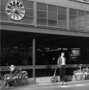 Image of sheet 19890470 photo 14: Photographer Filmer Kameramann Portrait Felix von swiss camera man central Station Europe