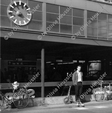 Image of sheet 19890470 photo 14: Photographer Filmer Kameramann Portrait Felix von swiss camera man central Station Europe