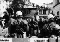 Image of sheet 19890480 photo 17: Wohnungsnot wohnen protest housing occupy house housing protest Helme Schilder