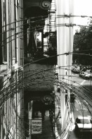 Image of sheet 19890500 photo 7: Ankerstrasse. zu wehren. Barber Wire Balkon Geländer.