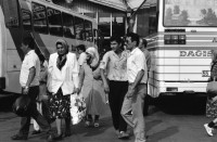 Image of sheet 19890550 photo 16: Ankara
Maja Wicki, Leman Firtina und Sohn Portrait
Bussbahnhof, Verkehr Innenstadt, Transport.
Neubau Bus Gäste. Maya und alte Frau. Topkapi Busstation. Reise gäste. Portrait Seynur Cetinar, Leman Firtina und Sohn Duan auf ihrem Balkon. und in der Wohnung. Leman Firtina ist Vizepräsidentin des Türkischen Menschenrechts Vereins. 1989 Turkey Human rights refugees Türkei