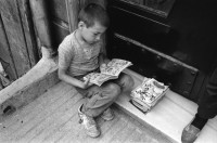 Image of sheet 19890570 photo 14: Junge liest Comics, Istanbul, Türkei 1989.