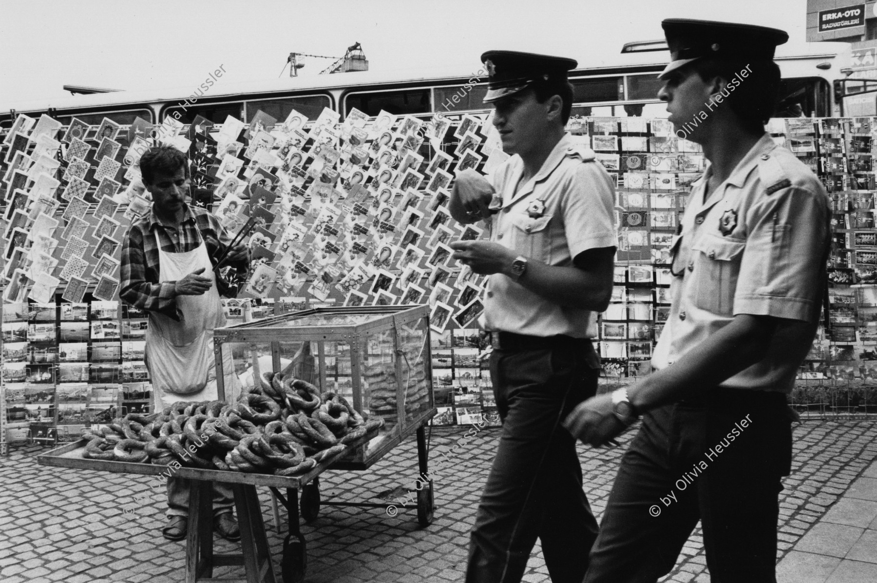 Image of sheet 19890580 photo 10: Verkaufsstand mit Süssigkeiten und typischen Broten. Vor Postkarten stand. Polizeipatruille Patrullie Polizei Police Türkei,  in Istanbul Turkey 7.89 1989 √