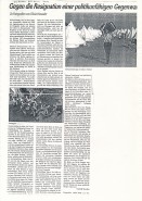Image of sheet 19890610 photo 22: Türkischstämmig Flüchtling Mann aus Bulgarien im Lager des türkischen Halbmond an der Grenze zu Bulgarien trägt seinen Koffer auf der Schulter Kapikule Edirne Türkei 07.89 1989 √ refugee

turkish Half Moon on the border with Bulgaria 
Man carries his bag on his shoulder
This turkish-original man has just arrived from central Bulgaria in this Turkish refugeecamp of the Halfmoon-Organisation. They had come to find work and residence in Turkey. A monts later most of the 300 000 returned. √ Refugee