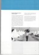Image of sheet 19890610 photo 22: Türkischstämmig Flüchtling Mann aus Bulgarien im Lager des türkischen Halbmond an der Grenze zu Bulgarien trägt seinen Koffer auf der Schulter Kapikule Edirne Türkei 07.89 1989 √ refugee

turkish Half Moon on the border with Bulgaria 
Man carries his bag on his shoulder
This turkish-original man has just arrived from central Bulgaria in this Turkish refugeecamp of the Halfmoon-Organisation. They had come to find work and residence in Turkey. A monts later most of the 300 000 returned. √ Refugee