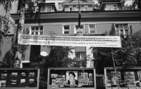 Image of sheet 19890630 photo 3: Jugendliche 'Punks' in einem Innenhof. Gruppenbild Die Iran ische Botschaft in Sofia. Es hängen viele Propaganda-Bilder im Schaukasten. Schlangenstehen. Alte in einer Volksküche. Innenstadt. Maja Wicki Portrait Anschlag für Todesanzeige an Gartentor. Portrait Maja Markova. (TA Magazin). Im Zug nach Razgrad und Shumen treffen wir einige Vietnamesische Fremdarbeiter. Im alten Bahnwagen bläst der Wind in  die Gardinen. Die Strasse von Shumen nach Razgrad. Bulgarien Bulgaria 1989
Shumen (Bulgarian: Шумен, also spelled Shoumen or Šumen) is the tenth-largest city in Bulgaria and capital of Shumen Province.