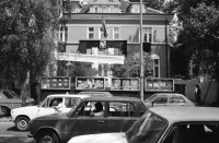 Image of sheet 19890630 photo 4: Jugendliche 'Punks' in einem Innenhof. Gruppenbild Die Iran ische Botschaft in Sofia. Es hängen viele Propaganda-Bilder im Schaukasten. Schlangenstehen. Alte in einer Volksküche. Innenstadt. Maja Wicki Portrait Anschlag für Todesanzeige an Gartentor. Portrait Maja Markova. (TA Magazin). Im Zug nach Razgrad und Shumen treffen wir einige Vietnamesische Fremdarbeiter. Im alten Bahnwagen bläst der Wind in  die Gardinen. Die Strasse von Shumen nach Razgrad. Bulgarien Bulgaria 1989
Shumen (Bulgarian: Шумен, also spelled Shoumen or Šumen) is the tenth-largest city in Bulgaria and capital of Shumen Province.