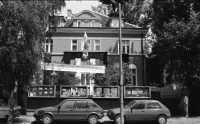 Image of sheet 19890630 photo 6: Jugendliche 'Punks' in einem Innenhof. Gruppenbild Die Iran ische Botschaft in Sofia. Es hängen viele Propaganda-Bilder im Schaukasten. Schlangenstehen. Alte in einer Volksküche. Innenstadt. Maja Wicki Portrait Anschlag für Todesanzeige an Gartentor. Portrait Maja Markova. (TA Magazin). Im Zug nach Razgrad und Shumen treffen wir einige Vietnamesische Fremdarbeiter. Im alten Bahnwagen bläst der Wind in  die Gardinen. Die Strasse von Shumen nach Razgrad. Bulgarien Bulgaria 1989
Shumen (Bulgarian: Шумен, also spelled Shoumen or Šumen) is the tenth-largest city in Bulgaria and capital of Shumen Province.