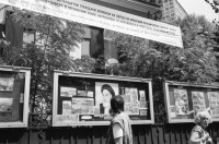 Image of sheet 19890630 photo 7: Jugendliche 'Punks' in einem Innenhof. Gruppenbild Die Iran ische Botschaft in Sofia. Es hängen viele Propaganda-Bilder im Schaukasten. Schlangenstehen. Alte in einer Volksküche. Innenstadt. Maja Wicki Portrait Anschlag für Todesanzeige an Gartentor. Portrait Maja Markova. (TA Magazin). Im Zug nach Razgrad und Shumen treffen wir einige Vietnamesische Fremdarbeiter. Im alten Bahnwagen bläst der Wind in  die Gardinen. Die Strasse von Shumen nach Razgrad. Bulgarien Bulgaria 1989
Shumen (Bulgarian: Шумен, also spelled Shoumen or Šumen) is the tenth-largest city in Bulgaria and capital of Shumen Province.