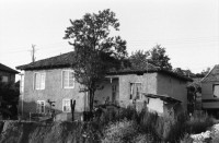 Image of sheet 19890640 photo 26: In Razgrad steht eine Moschee. Viele der Flüchtlinge kommen aus diesem Dorf. Hier ist alles einwenig ausgestorben. Romni Roma Frauen kehren die Strassen. Sie posieren mit langen Besen für mich beide tragen Kopftücher Altes Haus. Neue Wohnsiedlung. Ein Romni Romi Paar flickt Kessel. In einem langen Verfahren. Portrait der Frau. Kurz darauf wurden Maja Wicki und ich von der Polizei fest genommen und auf dem Posten ausgefragt. Die beiden Romni wurden beschuldigt uns belästigt zu haben und wir wurden auf der Stelle vom Taxifahrer, der gezwungen wurde, nach Shumen zurückgefahren. Wir hätten kein Visa für Shumen. Sumen Nur für Sofia
Shumen (Bulgarian: Шумен, also spelled Shoumen or Šumen) is the tenth-largest city in Bulgaria and capital of Shumen Province.