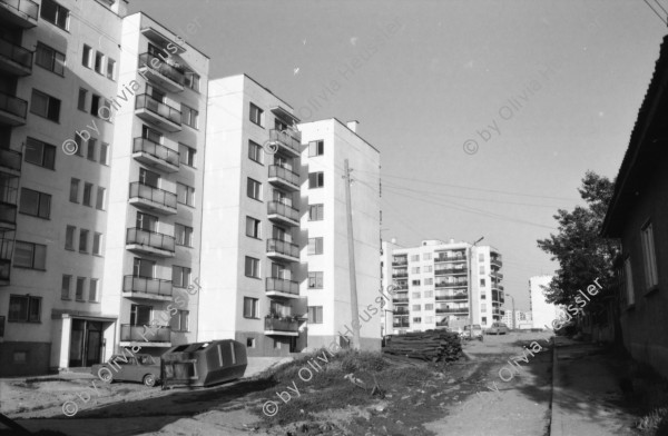 Image of sheet 19890640 photo 29: In Razgrad steht eine Moschee. Viele der Flüchtlinge kommen aus diesem Dorf. Hier ist alles einwenig ausgestorben. Romni Roma Frauen kehren die Strassen. Sie posieren mit langen Besen für mich beide tragen Kopftücher Altes Haus. Neue Wohnsiedlung. Ein Romni Romi Paar flickt Kessel. In einem langen Verfahren. Portrait der Frau. Kurz darauf wurden Maja Wicki und ich von der Polizei fest genommen und auf dem Posten ausgefragt. Die beiden Romni wurden beschuldigt uns belästigt zu haben und wir wurden auf der Stelle vom Taxifahrer, der gezwungen wurde, nach Shumen zurückgefahren. Wir hätten kein Visa für Shumen. Sumen Nur für Sofia
Shumen (Bulgarian: Шумен, also spelled Shoumen or Šumen) is the tenth-largest city in Bulgaria and capital of Shumen Province.