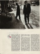 Image of sheet 19890650 photo 13: Zwei alte Männer betrachten die Preise für den Kohl. Sofia. Bulgaria Bulgarien 1989 √
man in front of a shop man looks at the selection of the store Angebot