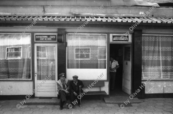 Image of sheet 19890650 photo 6: Chef de Gare, Bahnhof Razgrad, Bulgarien 1989.