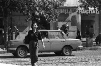 Image of sheet 19890651 photo 11: Arme Leute aus der ländlichen Gegend um Sofia bringen ihr Imbiss mit, um ihn im teuren  'Self-Service' zu verzehren. Bulgarien 07.89 √ 1989 Bulgaria Rentner retired people lunch package
© 1989, OLIVIA HEUSSLER / www.clic.li