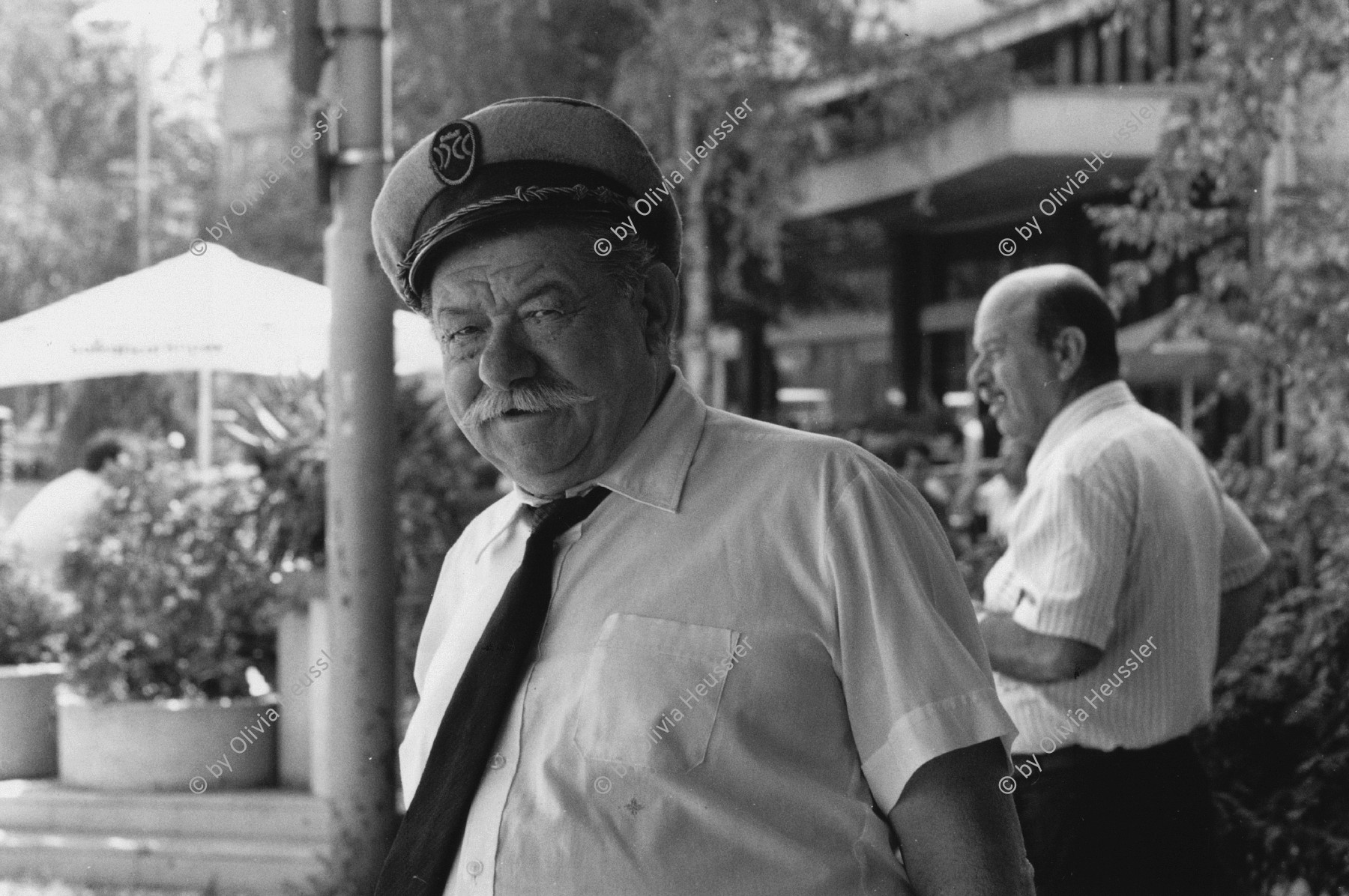 Image of sheet 19890651 photo 19: Alter Mann mit Matrosenmütze und Schnautz Schnurrbart. Sofia Bulgaria Bulgarien 1989 √ old man with capitan cap

© 1989, OLIVIA HEUSSLER / www.clic.li