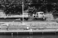Image of sheet 19890660 photo 10: Bahnhof Letten mit Gueterzug und Badenden, Zürich 1989.