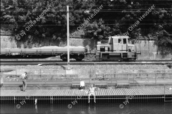 Image of sheet 19890660 photo 10: Bahnhof Letten mit Gueterzug und Badenden, Zürich 1989.