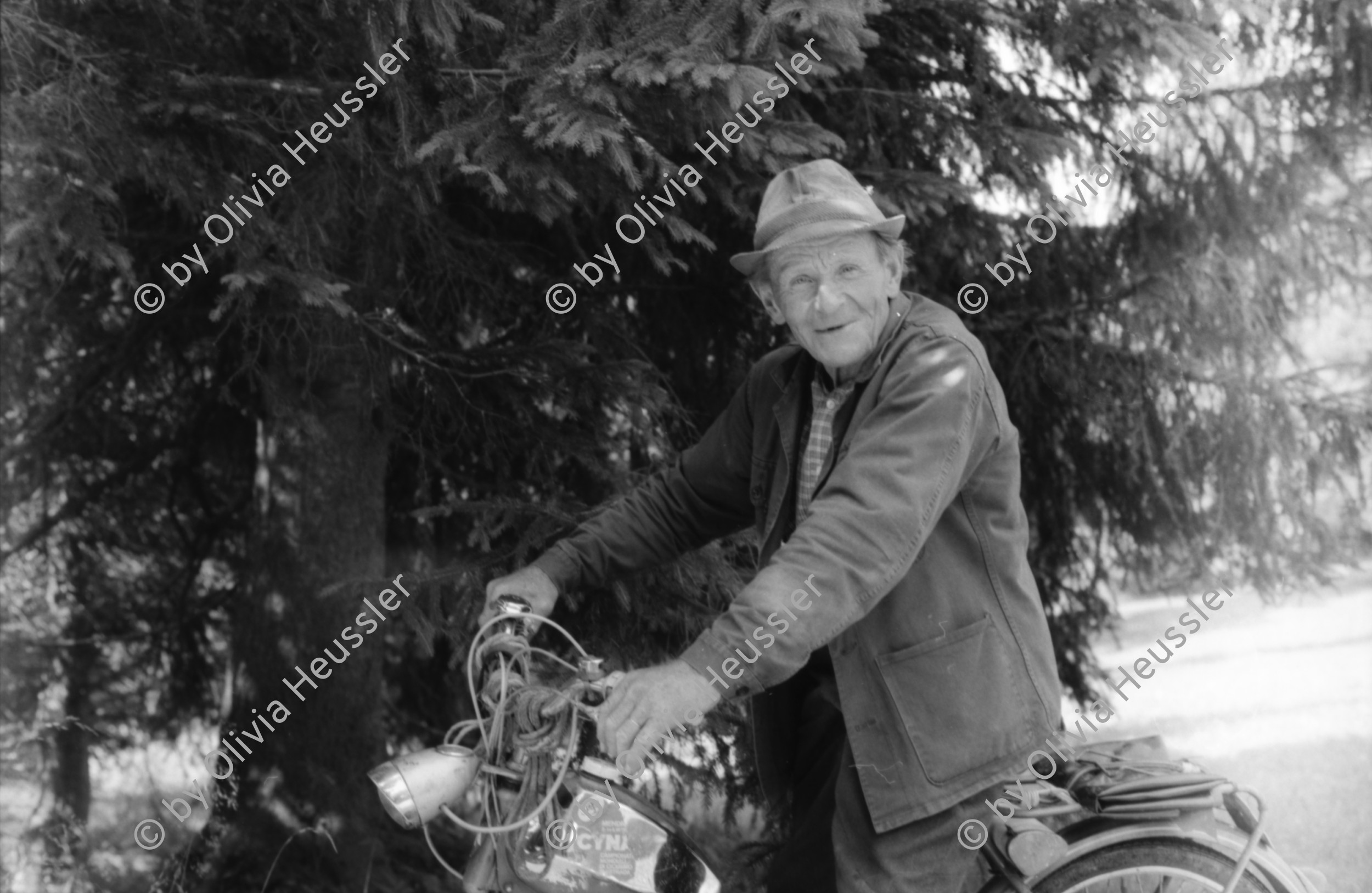 Image of sheet 19890660 photo 17: 1989