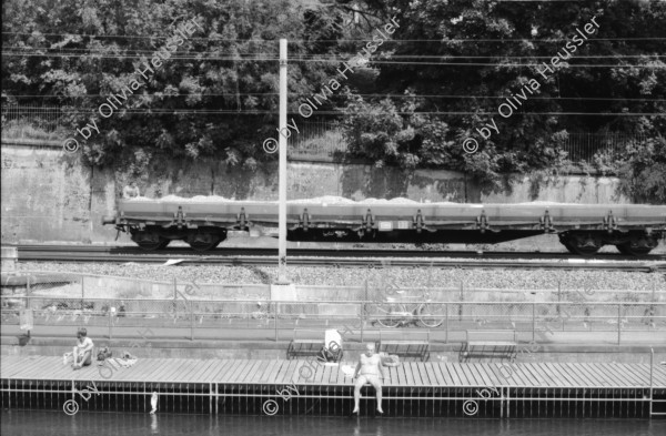 Image of sheet 19890660 photo 8: Bahnhof Letten mit Gueterzug und Badenden, Zürich 1989.