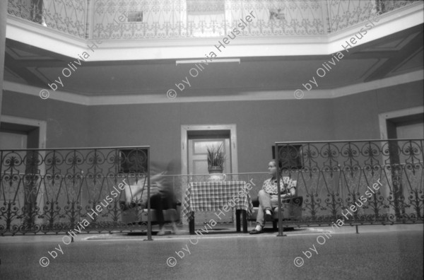 Image of sheet 19890670 photo 5: Geburtshaus Giovanni Giacometti in Stampa. Balkon auf Bauernhaus mit Blumen. Von Patronen ? durchschossenes Tuch. Schiessstand ? Im Hotel Bregalia in Promotogno. Piz Duan. Passüberquerung ins Val Madris mit Aleks Weber, Jürg, Hanna und Martin und Cathrin. Gruppenbild. Urs und ? im Val Madris. Im Val Madris Höhenfeuer.
Schweiz Switzerland Grisons Bergell