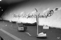 Image of sheet 19890690 photo 24: Eine Donnerstagsdemo gegen Wohnungsnot. Die Fussgänger- Unterführung Langstrasse ist mit Küchenartikel und Möbel verstellt. Zerschlagt die Speckischweine. steht da. Zürich 1989