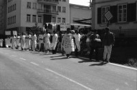Image of sheet 19890700 photo 4: 20 Kurden gehen in einem Protestmarsch von Zürich nach Bern zu Fuss. Protest gegen die Ausschaffungspolitik der Schweizer Regierungen. Die ländliche Bevölkerung hat kein Interesse an der Informationen der Kurden.