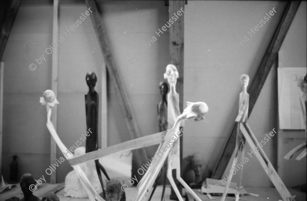 Image of sheet 19890760 photo 15: Im Atelier des Schweizer Bildhauers Schang Hutter im Solothurnischen Derendingen, Solothurn 1989. art wood holz plastiken artist sculpture Kunst
Kultur culture art sculptur artist portrait 1989