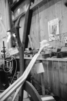 Image of sheet 19890760 photo 5: Im Atelier des Schweizer Bildhauers Schang Hutter im Solothurnischen Derendingen, Solothurn 1989. art wood holz plastiken artist sculpture Kunst art sculptur artist portrait 1989