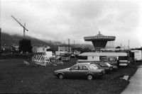 Image of sheet 19890770 photo 24: Der Fotograf Thomas Kern mit Kamera auf Strasse. La Cure France Frankreich. 1989 √