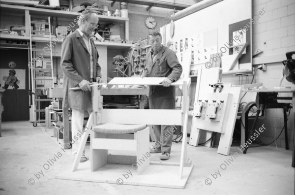 Image of sheet 19890800 photo 22: Kirchenbank von Willy Guhl für Dietiker erarbeitet. Willy Guhl Portrait in Fabrik (Dietiker). Hochparterre.
Kirchenbank von Willy Guhl für Dietiker erarbeitet. Portrait in Fabrik (Dietiker). Hochparterre. Schaffhausen Stein am Rhein 1989 √ Schweiz design Swiss Switzerland chair industry designer Europe factory