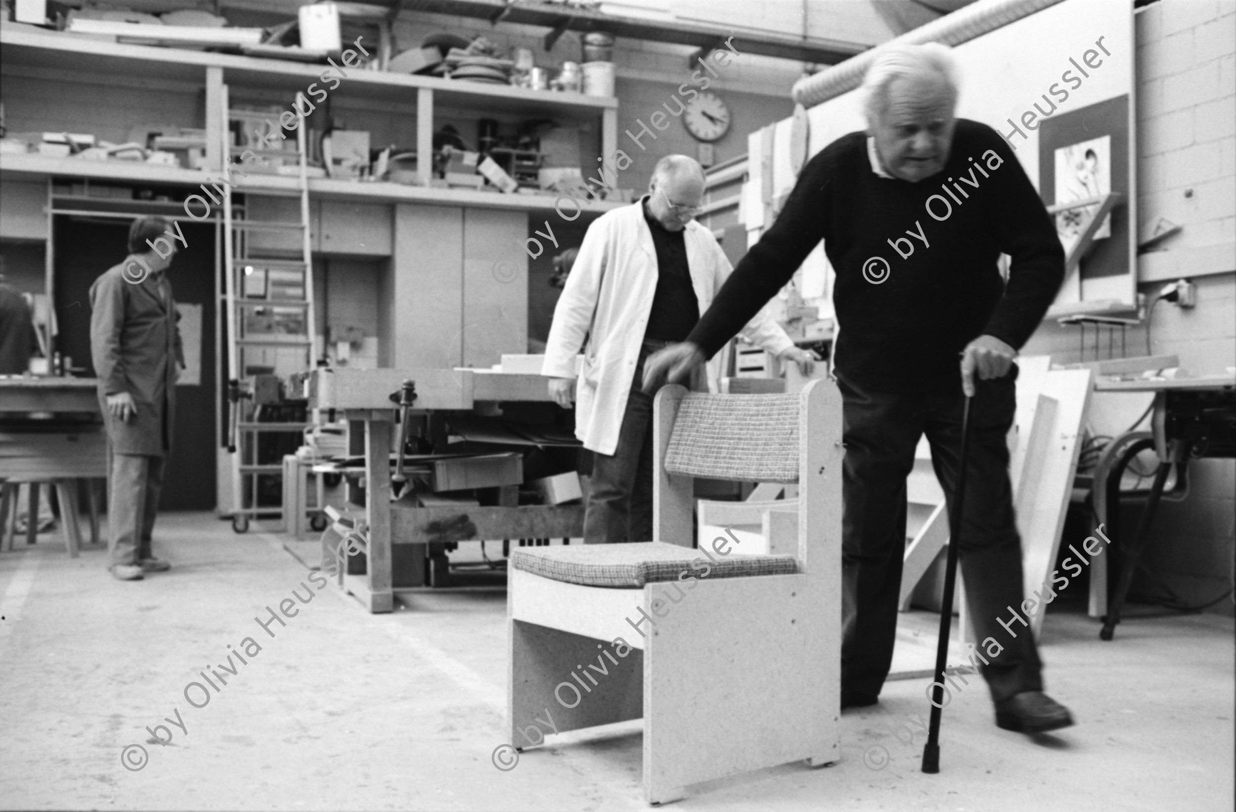 Image of sheet 19890800 photo 26: Kirchenbank von Willy Guhl für Dietiker erarbeitet. Willy Guhl Portrait in Fabrik (Dietiker). Hochparterre.
Kirchenbank von Willy Guhl für Dietiker erarbeitet. Portrait in Fabrik (Dietiker). Hochparterre. Schaffhausen Stein am Rhein 1989 √ Schweiz design Swiss Switzerland chair industry designer Europe factory