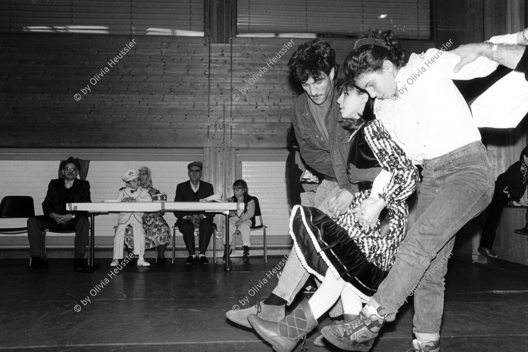 Image of sheet 19890870 photo 11: Während dem Beschneidungs ritual Beschneidung zeremonial für einen türkischen Knaben in der Turnahlle von Pratteln Basel 1989 √ Schweiz Turkey Türkei Refugees Flüchtlinge Boy circumcision Religion Kultur Tradition Imigranten Emigranten Religion Switzerland swiss turkish dance Tanz Fest