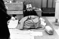 Image of sheet 19890880 photo 4: Obdachloser, Bahnhofstrasse, Zuerich 1989.

Schweiz Switzerland protest accomodation 
A homeless person demonstrates at the Bahnhofstrasse in Zurich against lack of housing