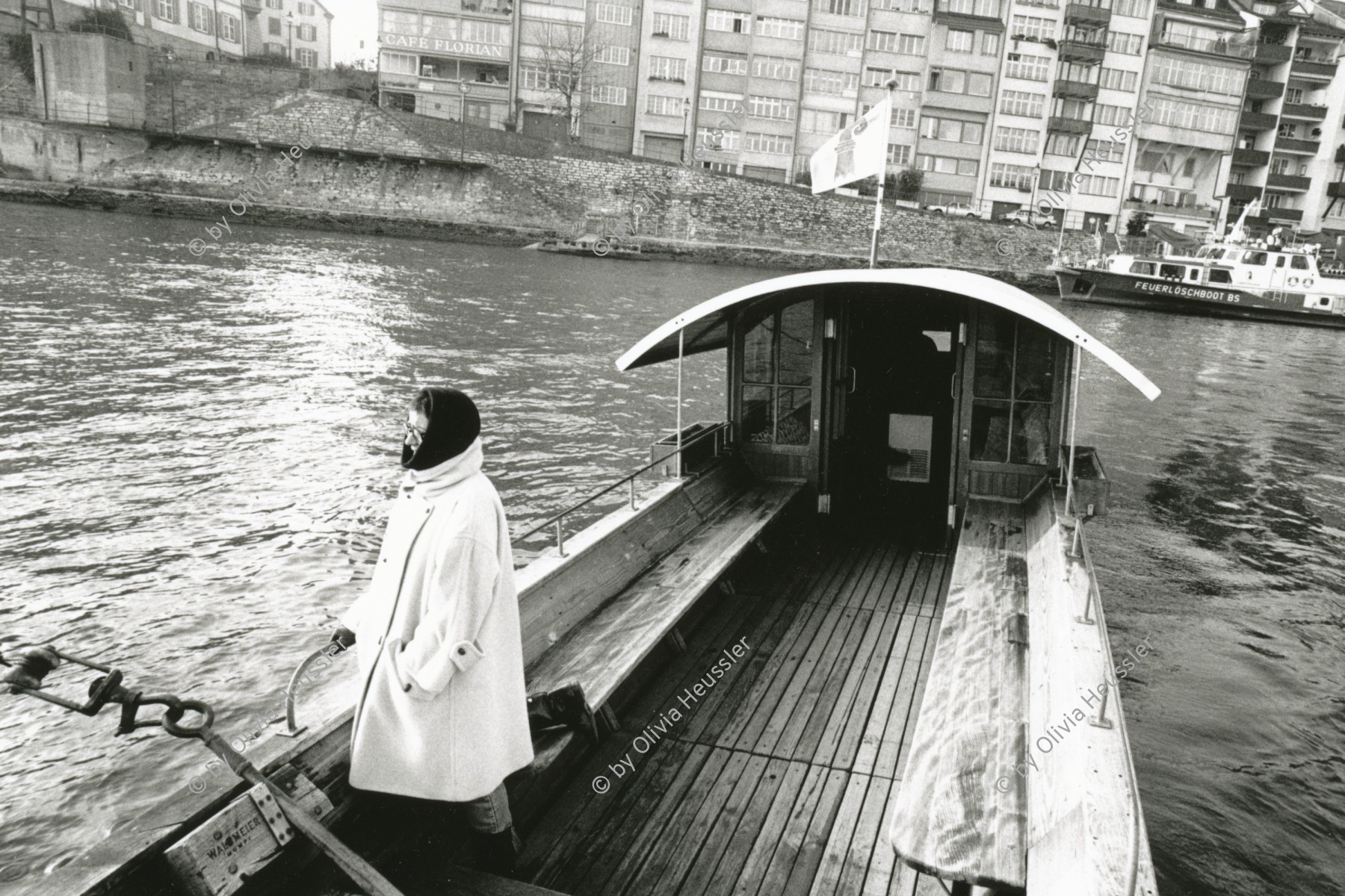 Image of sheet 19890910 photo 9: Fatima Heussler auf einem Fährschiff über den Rhein, Basel 1989.
Rheinfähre
Fähre