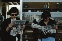 Image of sheet 19893000 photo 1: Zeitung lesen
