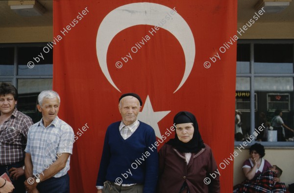 Image of sheet 19893005 photo 2: Vertriebene Türkischstämmige aus Bulgarien, 1989.