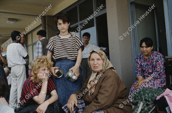 Image of sheet 19893005 photo 4: Vertriebene Türkischstämmige aus Bulgarien, Edirne 1989.