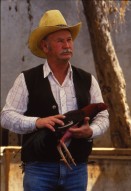 Image of sheet 19893012 photo 8: Mann mit Hahn vor dem Kampf, San Cristobal de las Casas, Mexico, 1989.

Hut Sombrero