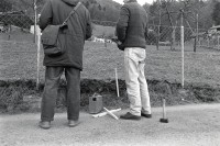 Image of sheet 19900060 photo 12: Sie baut dort Vorbereitungskanäle. Der Enteignungsprozess läuft. Es besteht noch möglichkeit für Einsprache. Die kantonalen Behörden machen Einspruch. CEDRA = NAGRA VD Vaud 1990 √