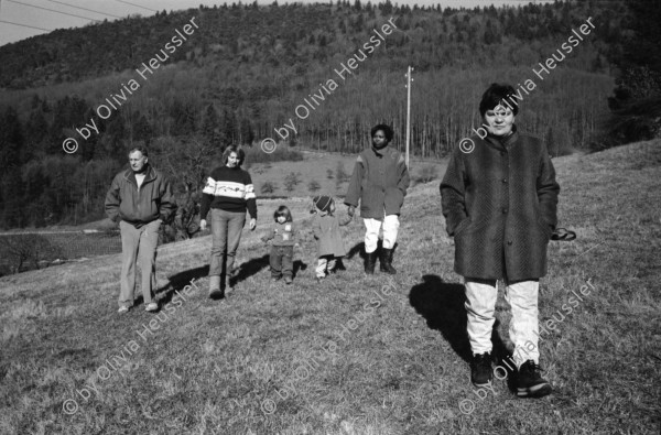 Image of sheet 19900060 photo 20: In Ollon wehrt sich ein ganzes Dorf gegen die NAGRA Grabungen. 
NAGRA: Die Nationale Genossenschaft für die Lagerung radioaktiver Abfälle, kurz Nagra, mit Sitz in Wettingen ist für die Endlagerung der in der Schweiz anfallenden radioaktiven Abfälle und die damit verbundenen Forschungs- und Projektierungsarbeiten verantwortlich.

The National Cooperative for the Disposal of Radioactive Waste
Sie baut dort Vorbereitungskanäle. Der Enteignungsprozess läuft. Es besteht noch möglichkeit für Einsprache. Die kantonalen Behörden machen  Einspruch. Es stehen Tafeln an der Strasse. 'Vaudois on viole notre Terre.' La Cedra dehors. CEDRA =  NAGRA Nr. 26 M Me. Bernadette Genevay 1867 Salaz Ollon Tel. 025 39 18 19 mit Hund.
'A Ollon Jamais' Mme et Mons. Monnod Nr. 35 Mons. André Willy Nr. 18 li. Mons. Favre von der NAGRA Nr. 17 Die Kavernen sollen 250'000 q meter gross werden und für 20 Jahre benützt werden! bis sie voll sind. 
VD Vaud 1990 
Zürich
Atomenergie Atomstrom Atom Nuklear 
Les Vaudois ont dit non Protest