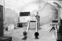 Image of sheet 19900061 photo 18: Nagra Die Nationale Genossenschaft für die Lagerung radioaktiver Abfälle (Nagra) Villars sur Ollon
Mons. André Gaud lebt seit 35 Jahren im Wohnwagen in St. Triphon. La Tour der Galpin. Er hat einen Wachhund an der Kette. Ortstafel Ollon. li. Mons. Monod. Mons. Wiret. Mons. Herr Delars ist Weinbauer. Nr. 12 und 13 Fässer wo draufsteht 'Dechets' und wo der Stollen gebaut wird. Genau da wo dem Bauer sein Haus steht. Alphornbläser Alphornmacher, Olivia. Fotografen Tomo Muscionico, Roger Wehrli Thomas Kern in Aarau vor seinen Irland Bilder und ersten grossen Geschichte für das Magazin. Polizeihostess an Krücken. Margrit Brunner und Wolfram Müller. Männer in einer Beiz.
