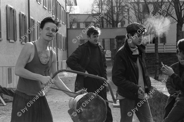 Image of sheet 19900110 photo 21: Achmed von Warthburg, Mauro und Stefan Pörtner, Städtische Siedlung Erismannhof, Zürich 1990.