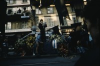 Image of sheet 19900113 photo 20: Beerdigung mit Trauermarsch und Kranzniederlegung für den «Stauffacher», Zürich 1990.