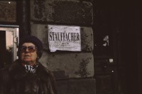 Image of sheet 19900113 photo 4: Beerdigung mit Trauermarsch und Kranzniederlegung für den «Stauffacher», Zürich 1990.